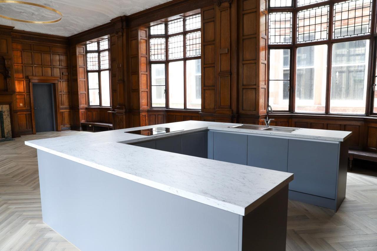 16 Queen Avenue Collection By Happy Days * Liverpool