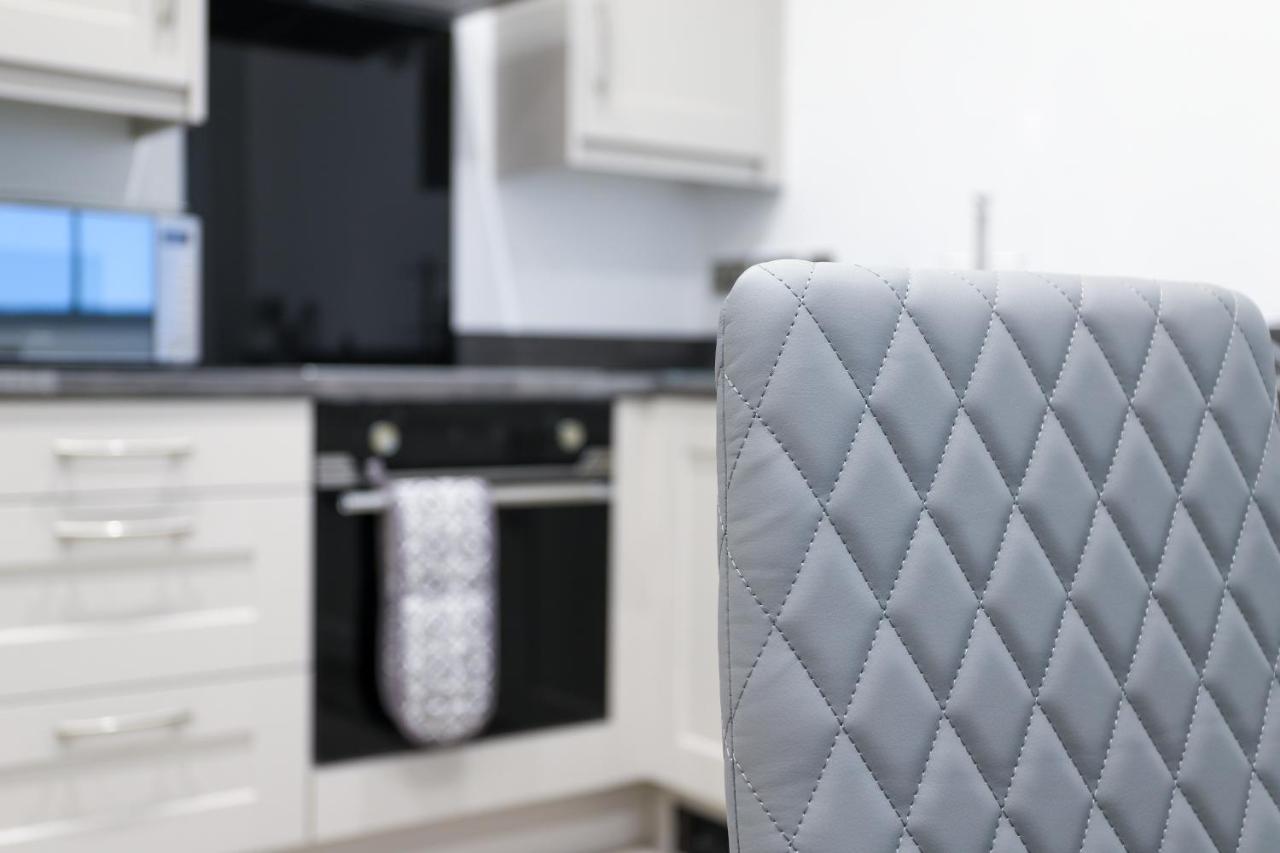 16 Queen Avenue Collection By Happy Days Liverpool