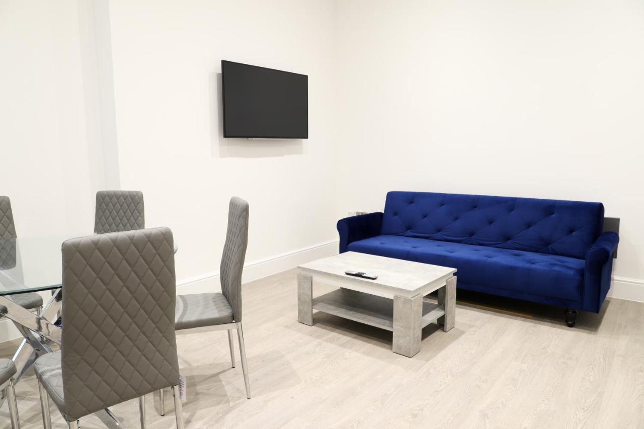 Apartment 16 Queen Avenue Collection By Happy Days *