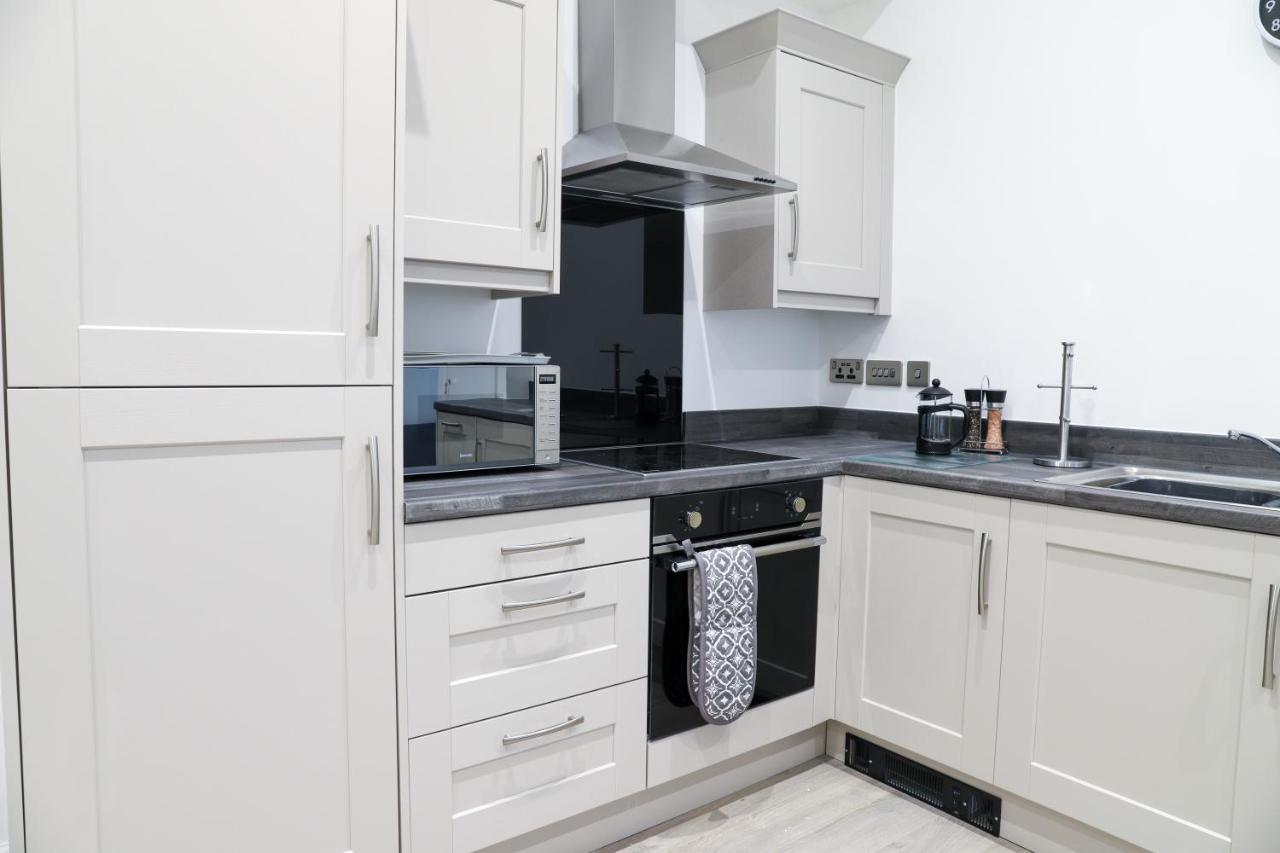 16 Queen Avenue Collection By Happy Days Liverpool