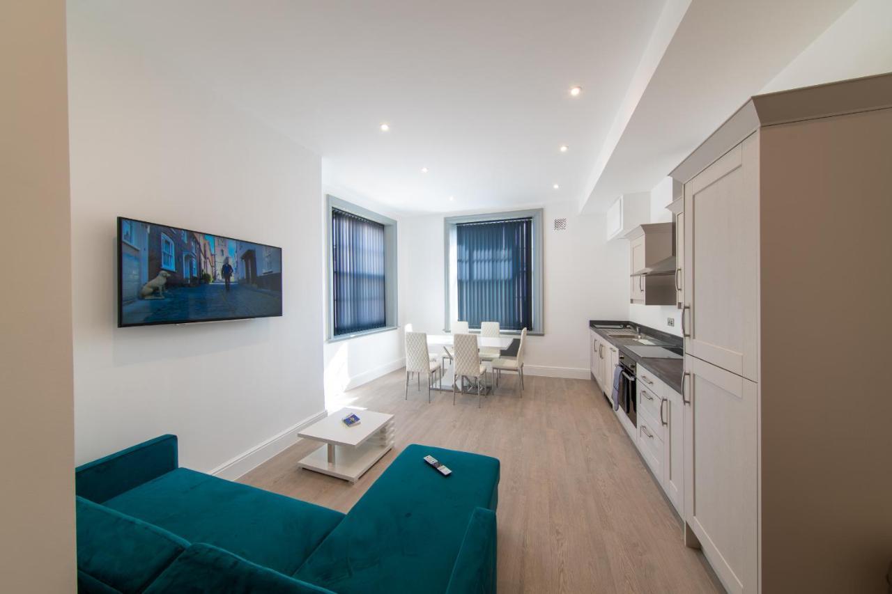 Apartment 16 Queen Avenue Collection By Happy Days