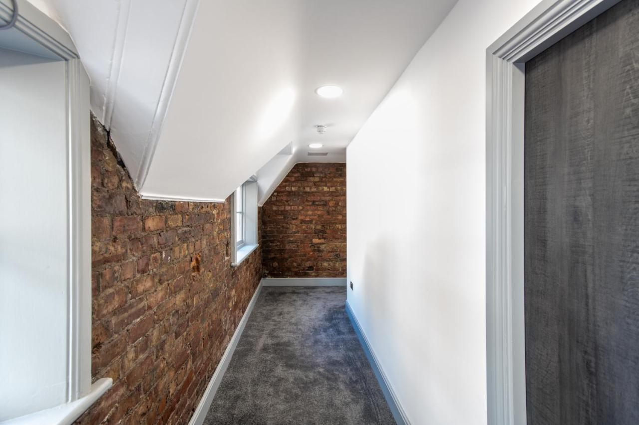 16 Queen Avenue Collection By Happy Days Apartment *