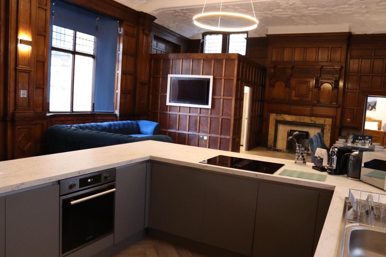 16 Queen Avenue Collection By Happy Days Liverpool